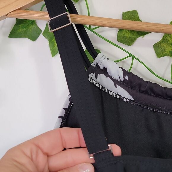 Unknown Brand. Floral Black and White Women's Tankini. Size Large. Like New - Picture 3 of 6